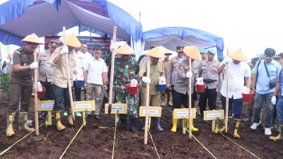 Polres Inhil Tanam Jagung, Dukung Swasembada Pangan