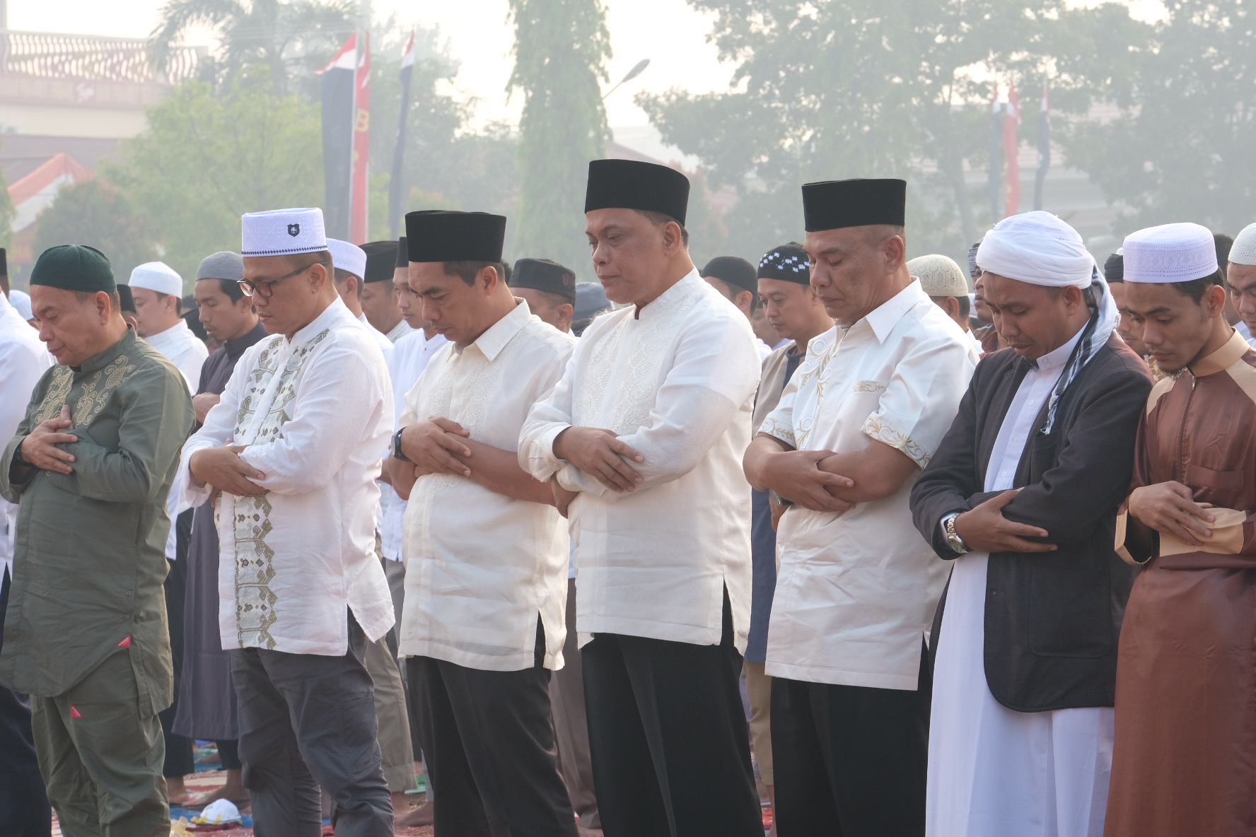 Bersama Masyarakat, Kapolda Riau Laksanakan Shalat Idul Adha 1440 H di Lapangan Brimob Polda Riau 