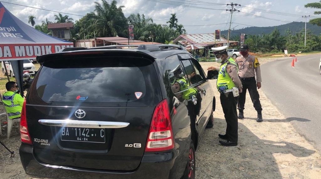 Pos Cek Point Perbatasan Riau â€“ Sumbar di XIII Koto Kampar Tetap Konsisten Cegah Pemudik