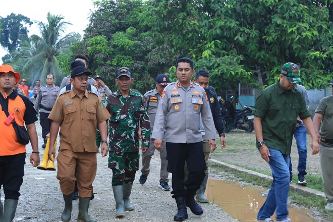  Kapolres Inhil Kunjungi Korban Banjir di Kemuning