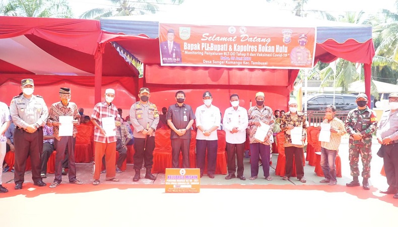 Plh Bupati Rohul Bersama Kapolres Monitoring Penyaluran BLT DD Dan Vaksinisasi Covid-19