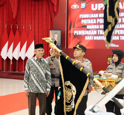 Upacara Pemuliaan Nilai-Nilai Luhur Tribrata dan Pencucian Pataka “Tuah Sakti Hamba Negeri” Polda Riau