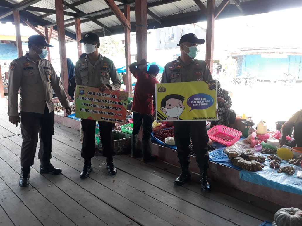 Polsek Kuala Kampar Gencar Sosialisasi Protokol Kesehatan di Pasar Tradisional