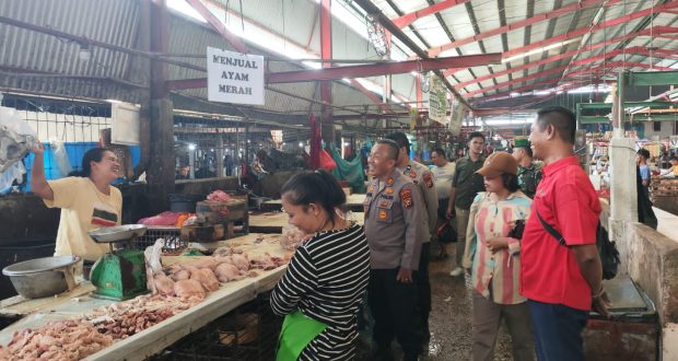 Berikan Rasa Aman Di Saat Ramadhan Polsek Bukit Raya Melaksanakan Patroli Ke Pasar Pagi Arengka