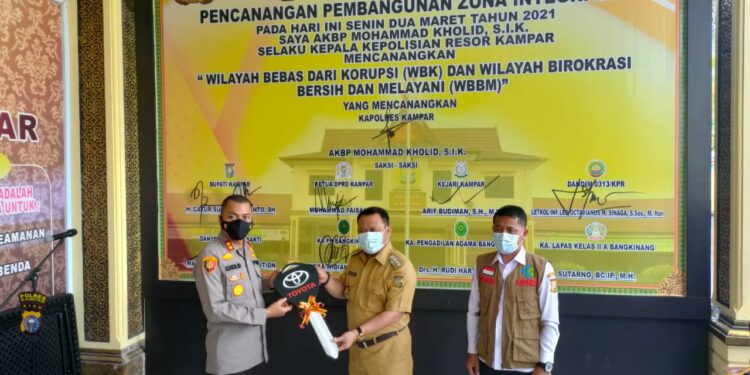 Polres Kampar Terima Bantuan Ambulan dari Pemkab Kampar, Diserahkan Langsung oleh Bupati