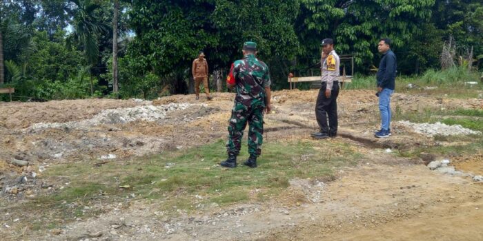 Sinergitas TNI-POLRI, Bhabinkamtibmas Polsubsektor Pelalawan Bersama Babinsa Laksanakan Sambang Masyarakat.
