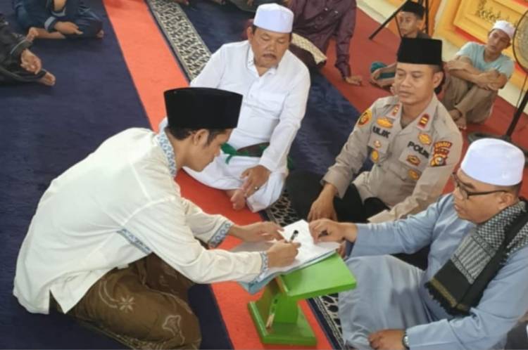 Tahanan Polsek Kepenuhan Rohul Ucapkan Dua Kalimat Syahadat