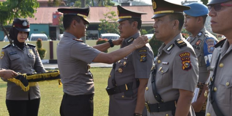 Kapolres Kampar Pimpin Upacara Sertijab Kasatres Narkoba dan Kapolsek Kampar