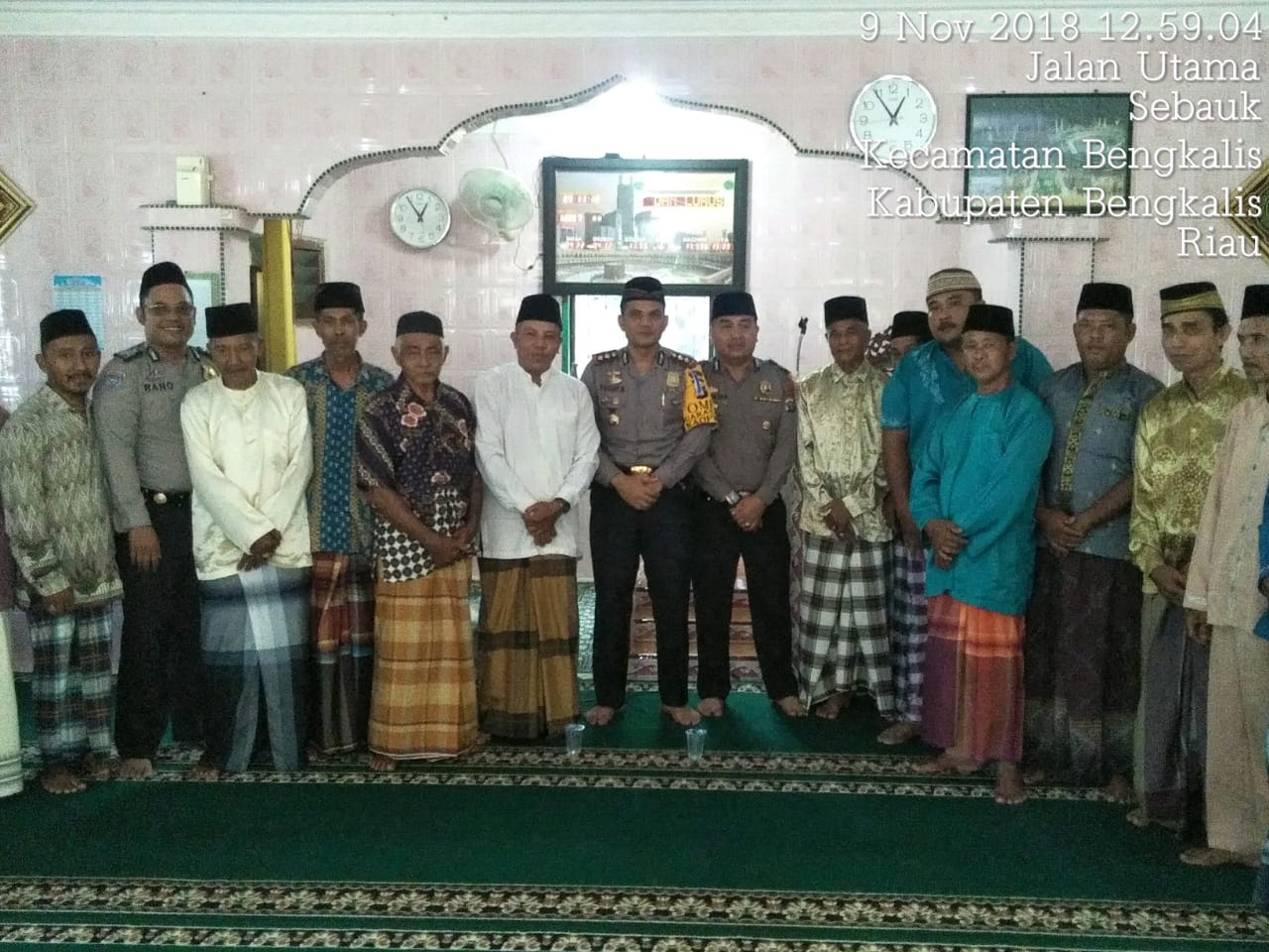 Kapolres Bengkalis Silatuhrahmi & Sholat Jumâ€™at Berjemaah Dengan Masyarakat