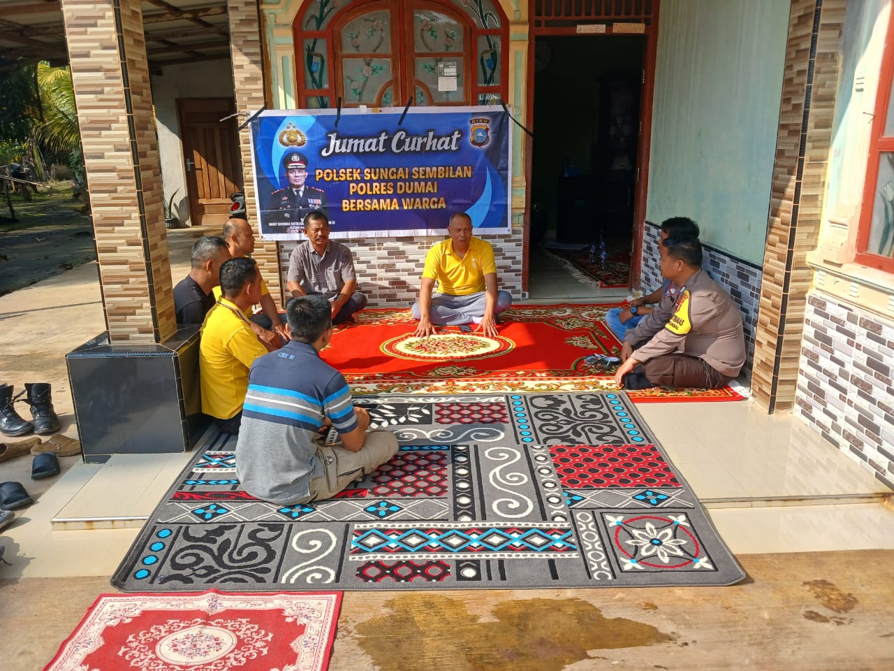 Polsek Sungai Sembilan melaksanakan kegiatan “Jumat Curhat” bertempat di rumah Tumin