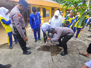Polres Inhil Gelar Penyuluhan Green Policing di SMP Negeri 2 Tembilahan