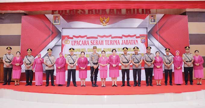 Wakapolres Rohil dan Dua Kapolsek Disertijab