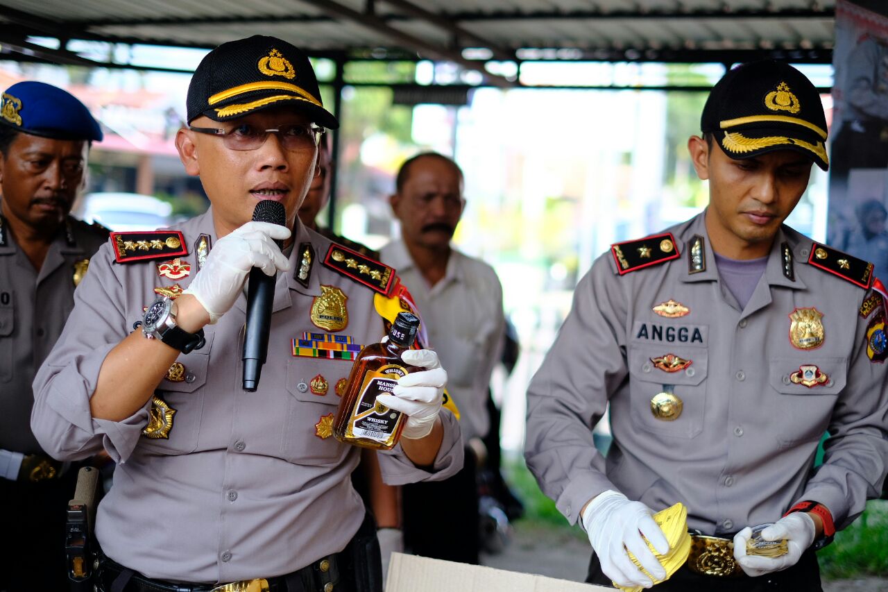 Polsek Lima Puluh Bongkar Jaringan Miras Ilegal