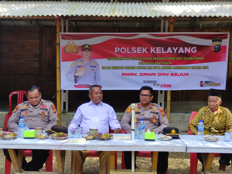 Kapolsek Kelayang Hantarkan Pesan Damai dan Bansos Saat Silaturahmi ke Tokoh Talang Mamak