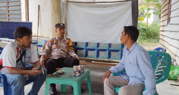 Jaga Situasi Kamtibmas di Desa, Bhabinkamtibmas Polsek Pangkalan Kuras Sambangi Warga