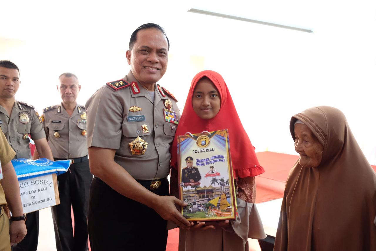 Kegiatan Bakti Sosial Di Polres Kuantan Singingi 
