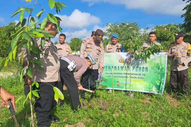 Polres Siak Serta Jajaran Tanam Seribu Pohon Dukung Program Indonesia Hijau 