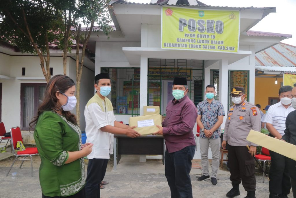Kapolres Siak Bersama Bupati Berikan Bantuan Masker, Obat-obatan dan Sembako