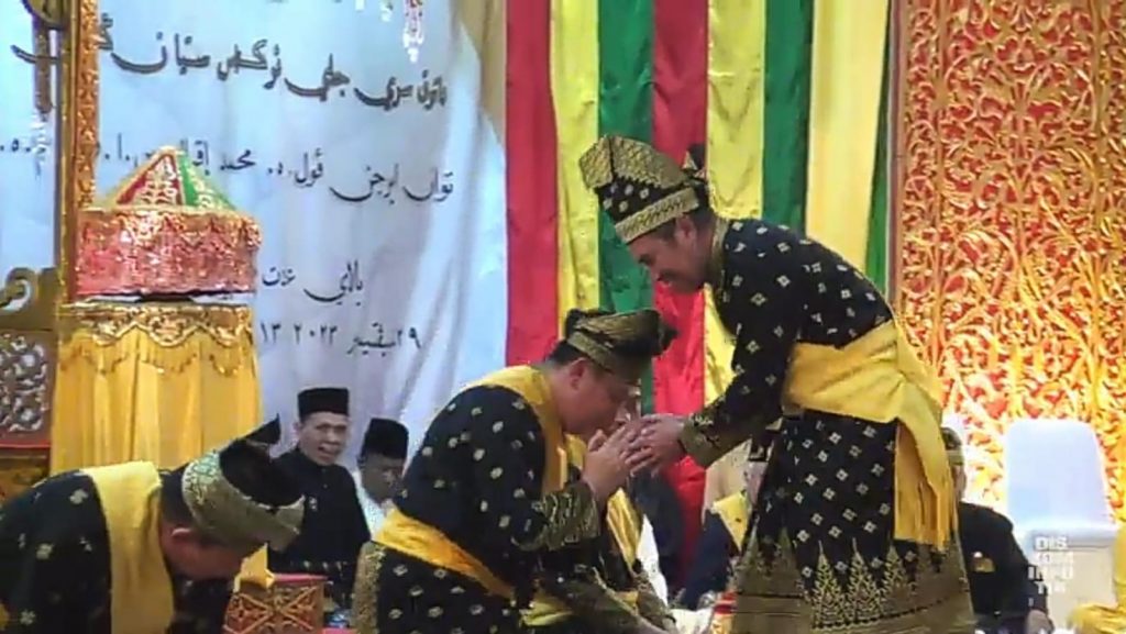 Lembaga Adat Melayu (LAM) Riau menganugerahkan gelar adat kepada Tuan Irjen Muhammad Iqbal selaku Kapolda Riau