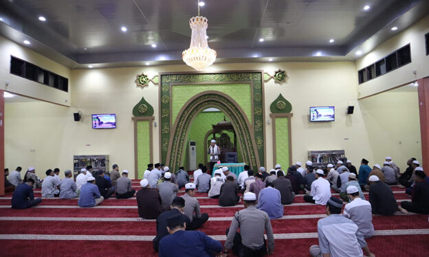 Sholat Subuh Harmoni Kapolres Pelalawan bersama Jamaah Mesjid At-Taqwa
