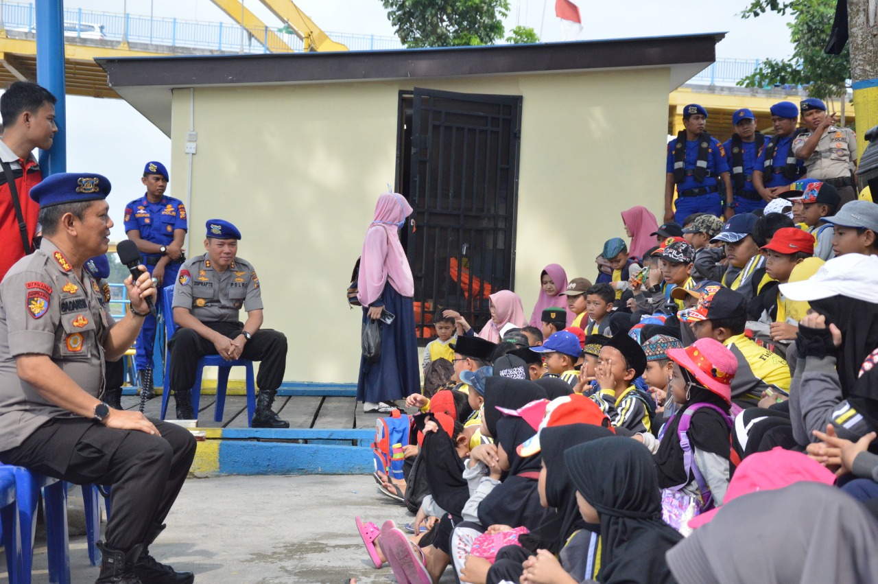 Ditpolairud Polda Riau Terima Kunjungan SD Brilliant Islamic School Pekanbaru