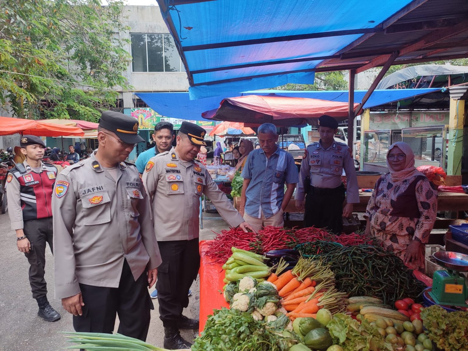 Polres Kampar Monitoring dan Patroli Harga Bahan Pokok di Pasar Inpres Bangkinang