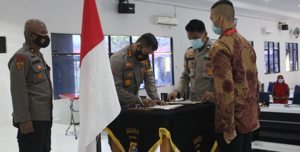 Panitia dan Peserta Seleksi Calon Anggota Polri di Polres Bengkalis Tandatangani Pakta Integritas