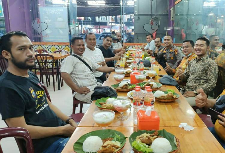 Kapolsek Bagan Sinembah Kompol Farris Buka Bersama Insan Pers di Bagan Batu