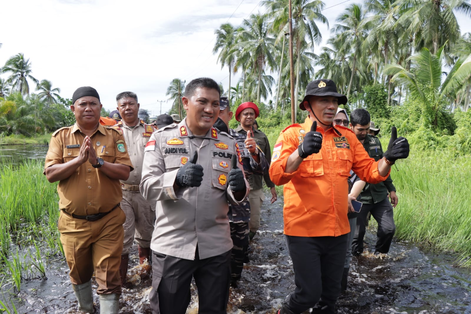 Bupati dan Kapolres Tinjau dan Salurkan Bantuan Bagi Warga Terdampak Banjir di Rangsang Barat