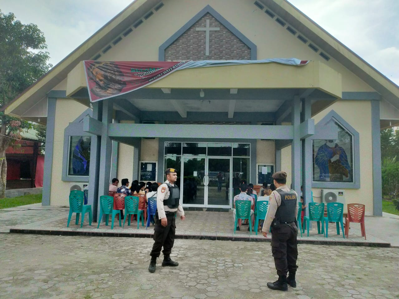 Polsek Pangkalan Kerinci Kembali Lakukan Pengamanan di Tempat Gereja
