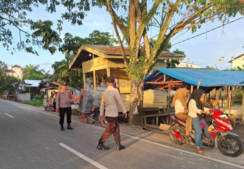 Ciptakan Keamanan dan Kenyamanan, Polisi Teluk Meranti Patroli Jelang Buka Puasa