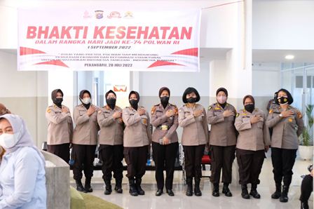Polwan Polda Riau Gelar Bhakti Kesehatan Songsong Hari Jadinya Yang Ke-74