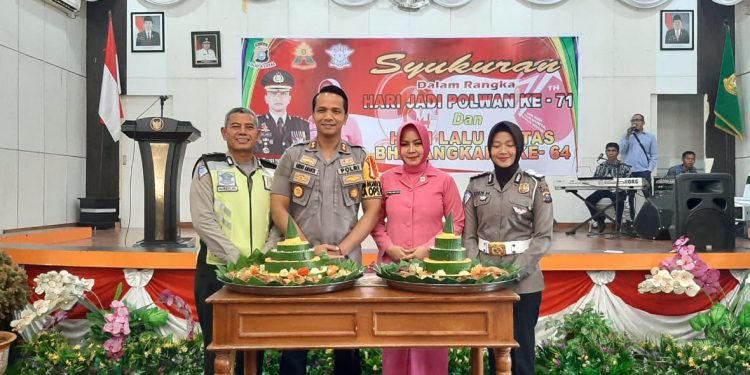 Polres Kampar Gelar Acara Syukuran HUT Polwan ke-71 dan HUT Polantas ke-64