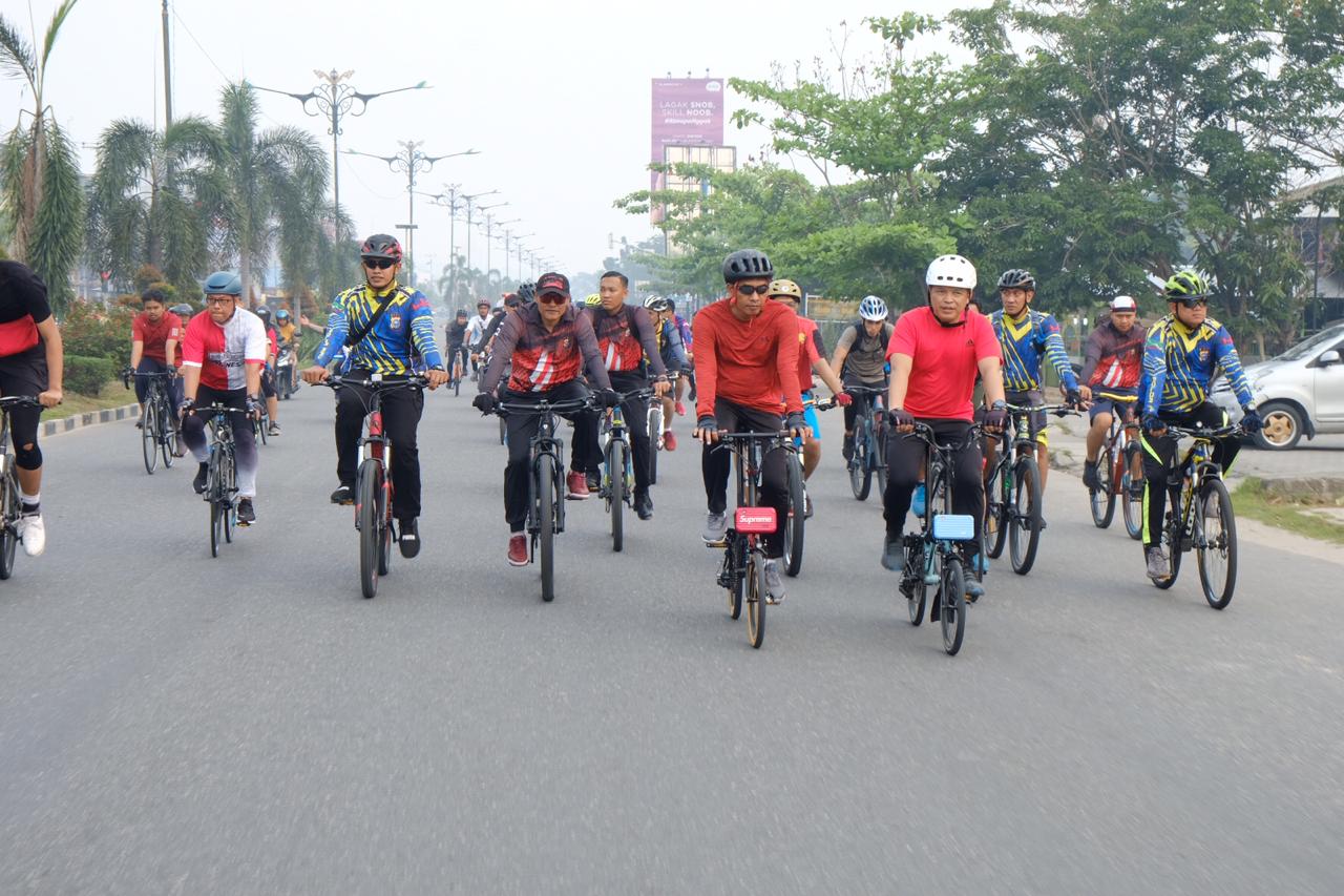 Polda Riau Laksanakan Kegiatan Jalan Santai Dan Sepeda Santai