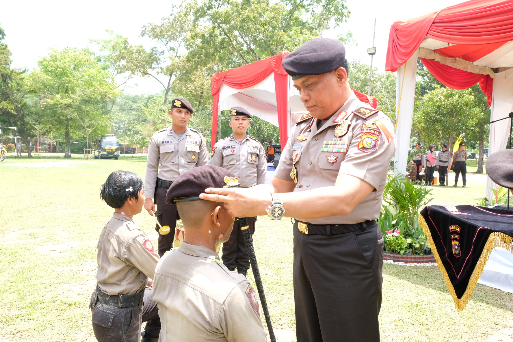 Kapolda Riau Hadiri Upacara Tradisi Pembaretan Samapta Bagi Bintara Polri Lulusan Tahun 2019