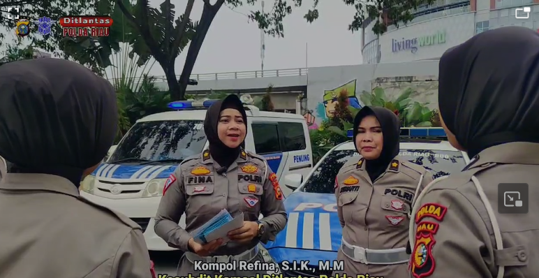 Patroli Dialogis Polwan Ditlantas Polda Riau Dalam Rangka Cooling System Pemilu 2024 & Himbauan Kamseltibcarlantas