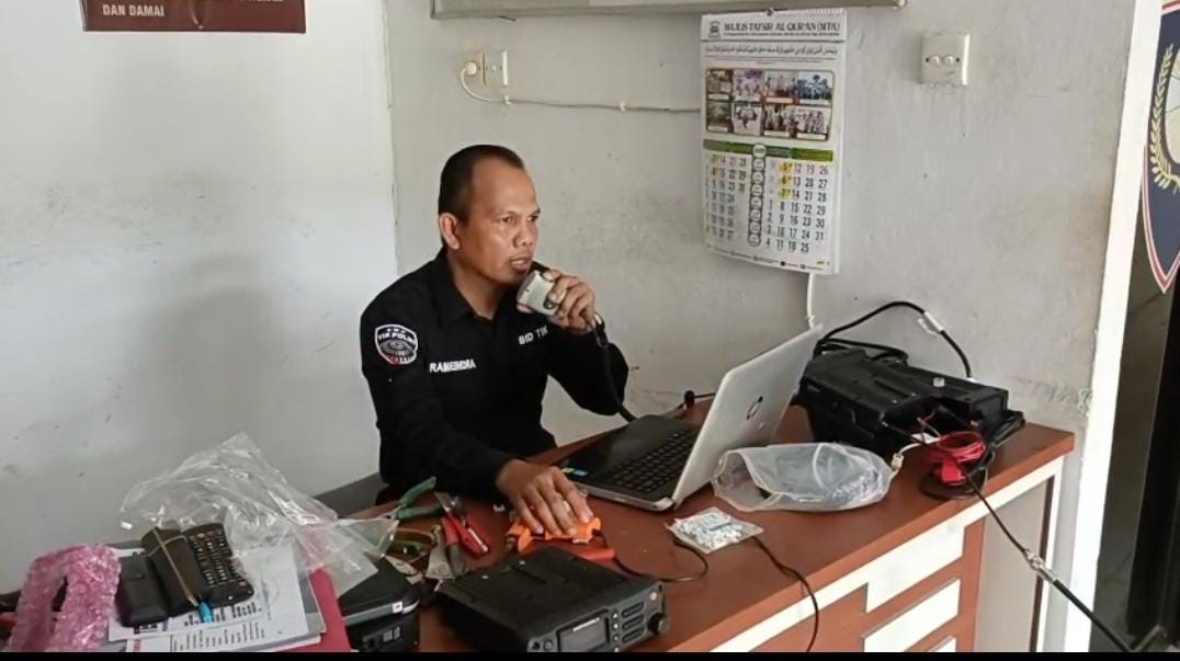 BID TIK Polda Riau Pasang Jaringan Radio Polri Untuk Lancarkan Koordinasi Pelayanan Kamtibmas   
