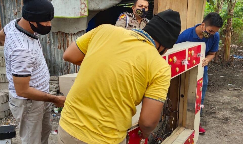 Tindak Lanjuti Informasi Perjudian, Polsek Tapung Hilir Datangi Lokasi dan Amankan Mesin Judi Gelper