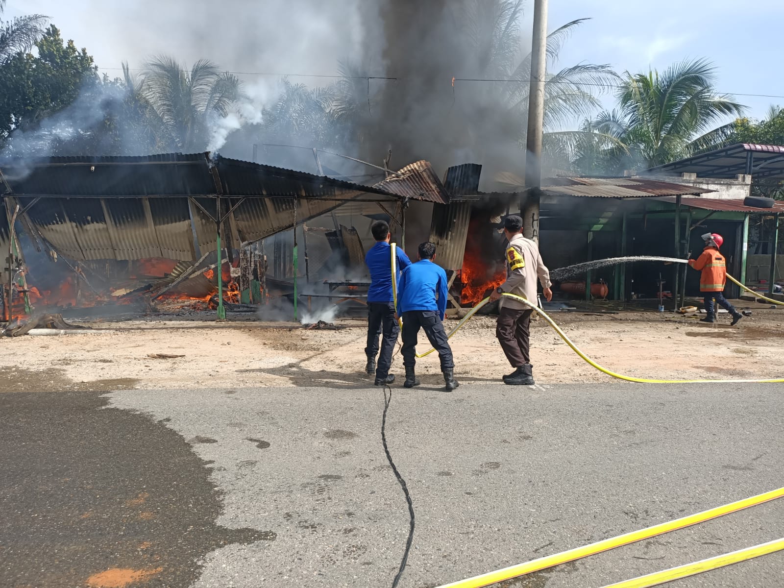 Tiga Kios Semi Parmanen Di Kota Lama Lesap Dilahap Sijago Merah, Kapolsek AKP Fandri, Kerugian Ditaksir Rp 90 Juta