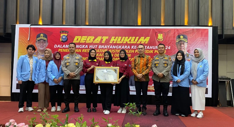 Universitas Riau Sabet Juara Lomba Debat Hukum Restorative Justice di HUT Bhayangkara ke-78