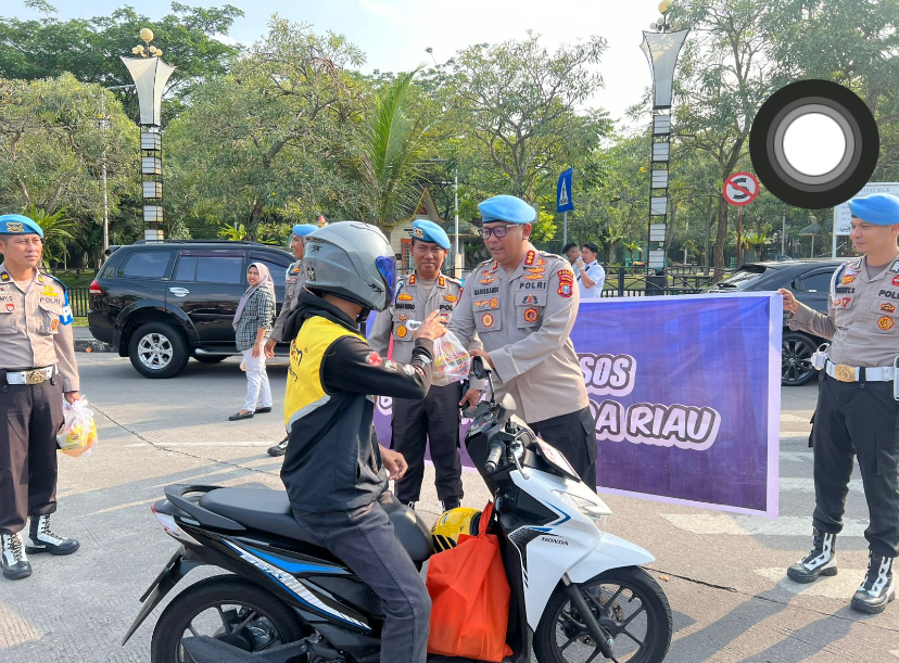 Bid Propam Polda Riau Gelar Aksi Berbagi Bansos untuk Masyarakat
