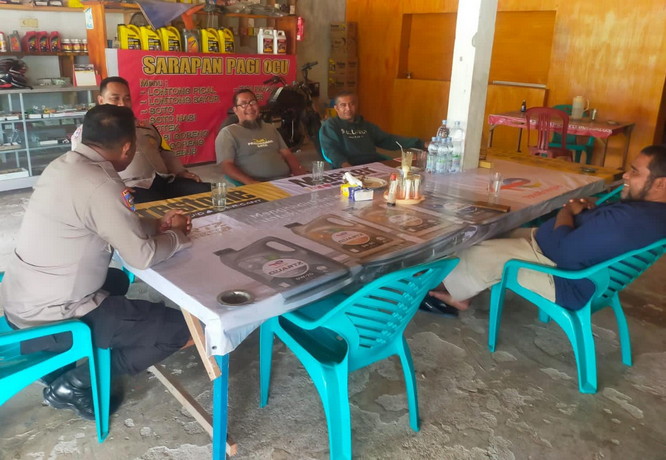 Cooling System, Bhabinkamtibmas Polsek Bunga Raya Rutin Temui Warga Sampaikan Pesan Pemilu Damai