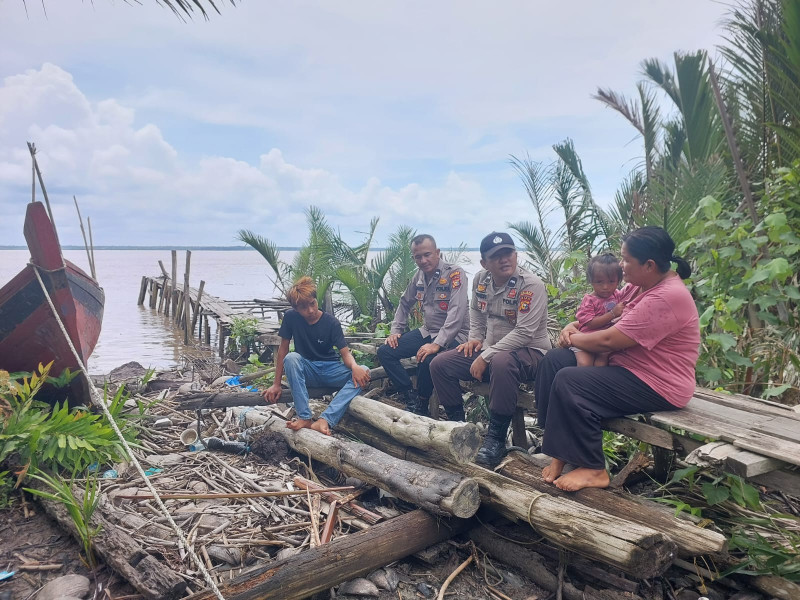 Polsek Kuala Kampar Laksanakan 'Cooling System', Sambangi Keluarga Nelayan untuk Jaga Kamtibmas Jelang Pilkada 2024