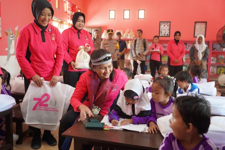 Kepedulian Bhayangkari Polri Dirasakan Masyarakat Pulau Saponda