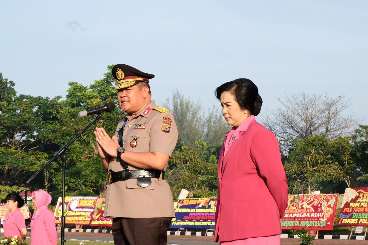 Kapolda Riau Irjen Moh Iqbal Pimpin Penghormatan â€˜Kebanggaanâ€™ di Apel Terakhir Wakapolda Riau Irjen Tabana Bangun