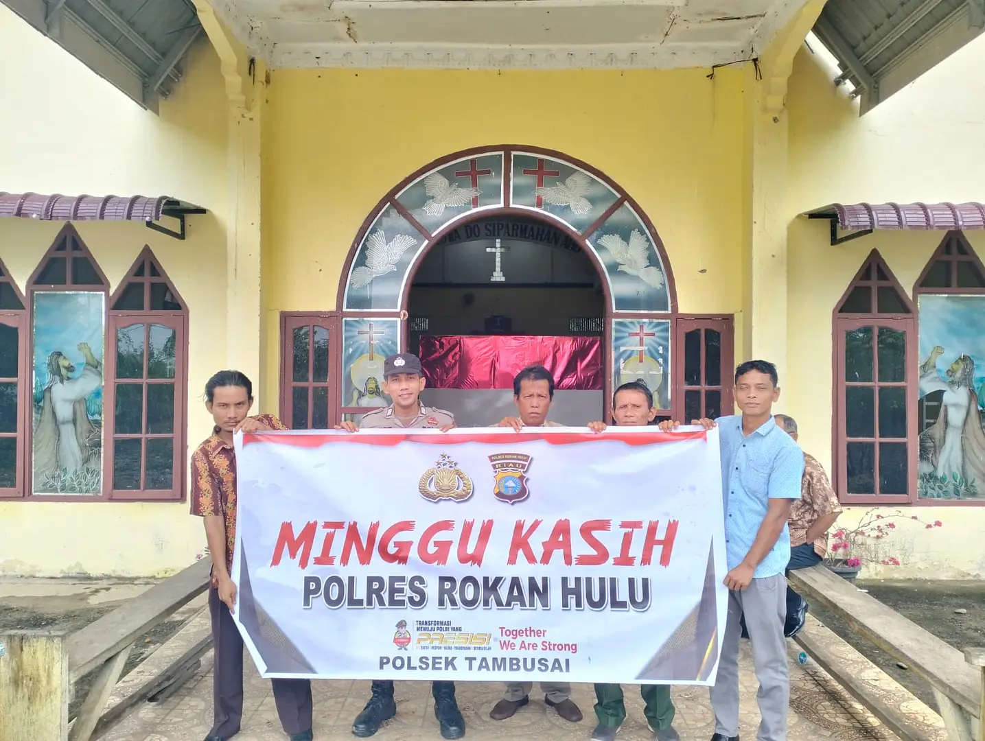 Personel Polsek Tambusai Berikan Pengamanan saat Ibadah di Gereja 