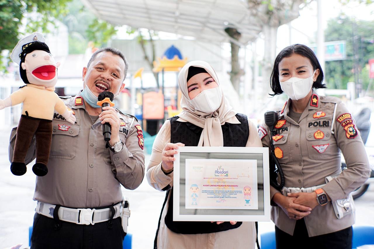 Tertib Lalu Lintas Sejak Dini, Satlantas Pekanbaru Kunjungi Abidari Islamic Creative School