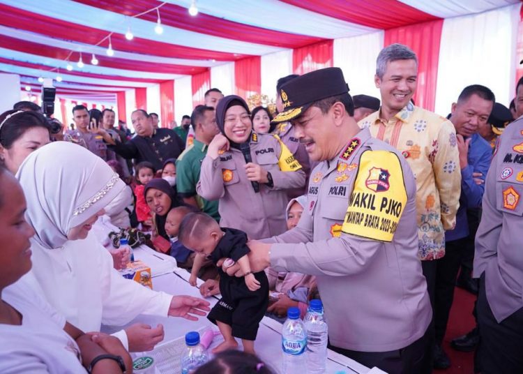 Andil Polri Tangani Stunting, Wakapolri Salurkan Bantuan 339 Paket Bantuan Makanan Bergizi