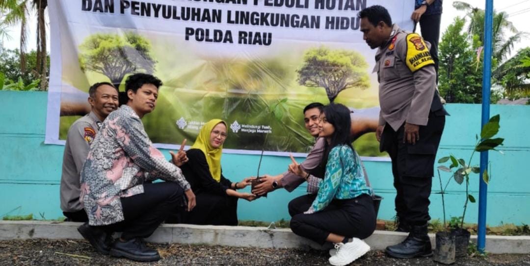 Siswa SMK Akbar Jaga Lingkungan Melalui Green Policing