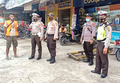 Personel Polsek Pangkalan Kerinci Patroli di Pusat Keramaian dan Objek Vital